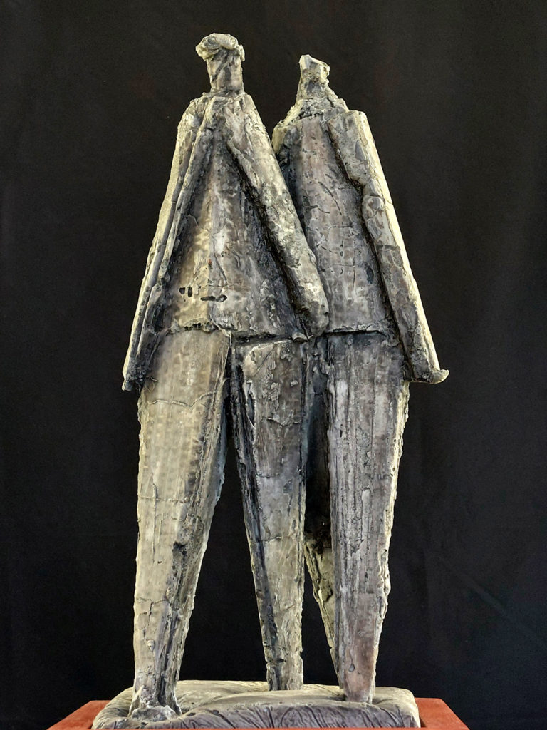 Sculpture en béton représentant deux personnages de Philippe Doberset