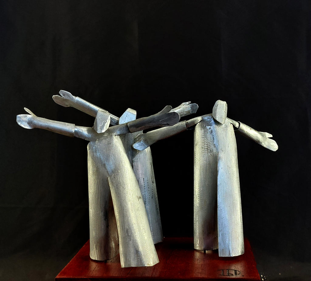 Trois personnages en zinc de Philippe Doberset